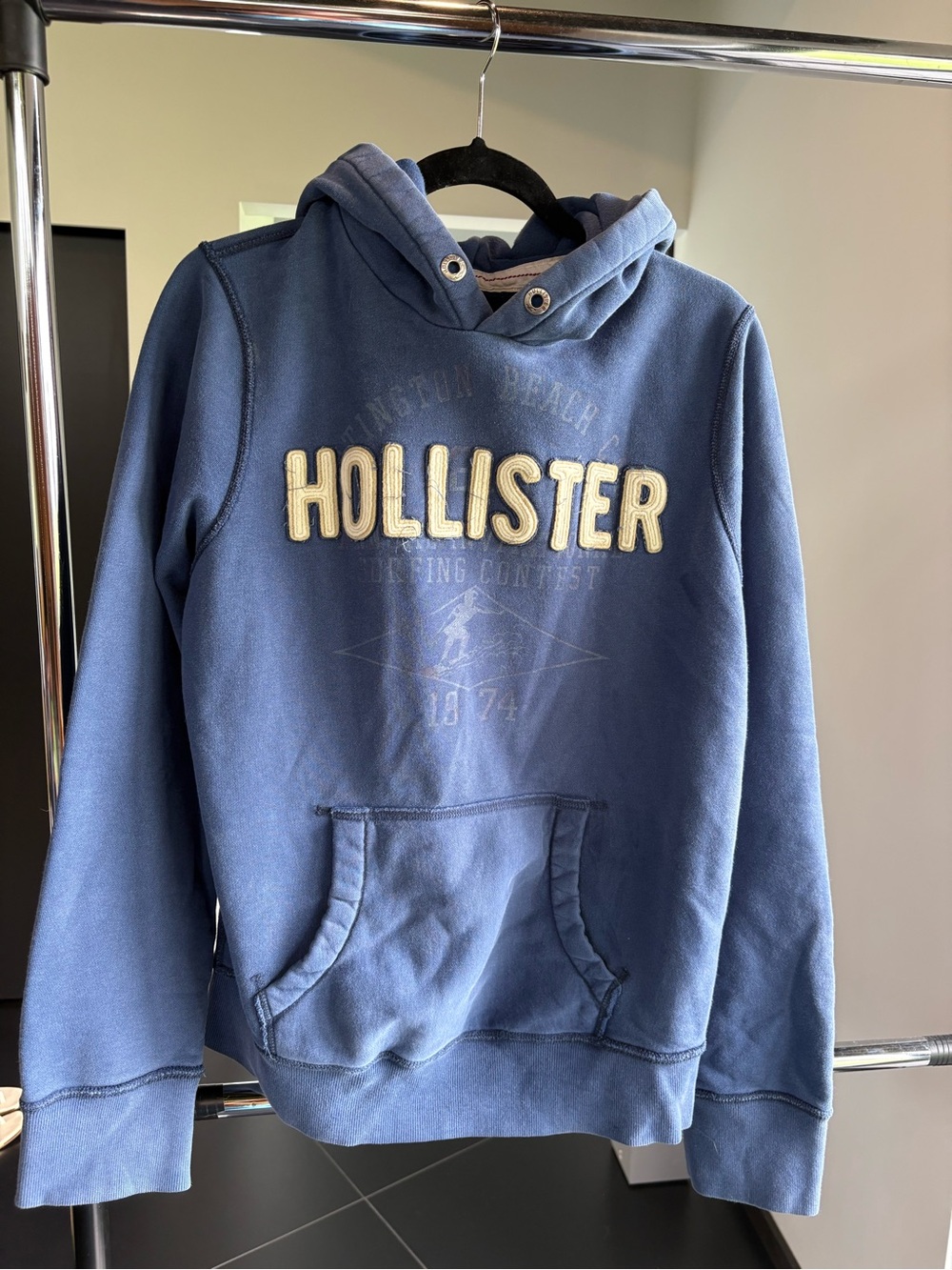 Vintage Hollister Men's Washed Navy Pullover Hoodie